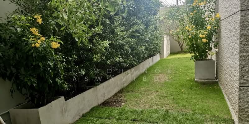 Baan Ekkamai, Bangkok, Phra Kanong Nua, Watthana, Bangkok, 4 Bedrooms, 556 sqm, Single Detached House For Rent, by Jomchanok Aswavibul, 500348193 - DDproperty.com
