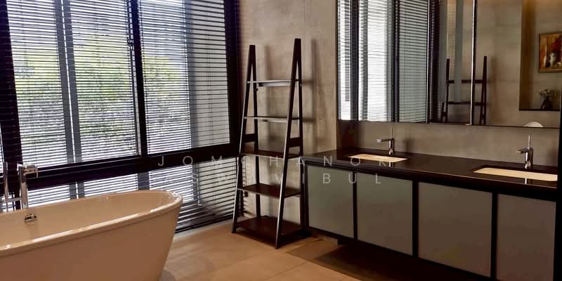 Baan Ekkamai, Bangkok, Phra Kanong Nua, Watthana, Bangkok, 4 Bedrooms, 556 sqm, Single Detached House For Rent, by Jomchanok Aswavibul, 500348193 - DDproperty.com