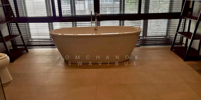 Baan Ekkamai, Bangkok, Phra Kanong Nua, Watthana, Bangkok, 4 Bedrooms, 556 sqm, Single Detached House For Rent, by Jomchanok Aswavibul, 500348193 - DDproperty.com