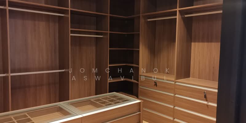 Baan Ekkamai, Bangkok, Phra Kanong Nua, Watthana, Bangkok, 4 Bedrooms, 556 sqm, Single Detached House For Rent, by Jomchanok Aswavibul, 500348193 - DDproperty.com