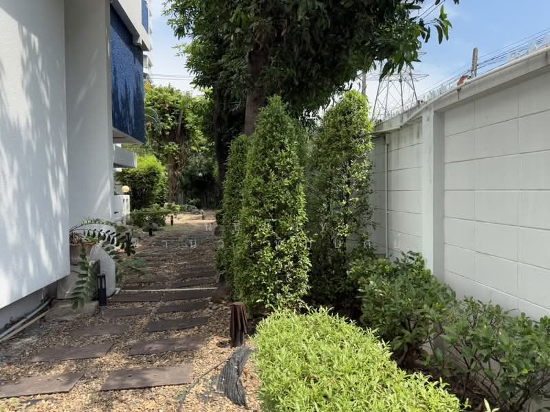 Detached house, Bangkok, Jom Phon, Chatuchak, Bangkok, 5 Bedrooms, 500 sqm, Single Detached House For Rent, by Nithinan Chanwatikabud, 500348213 - DDproperty.com