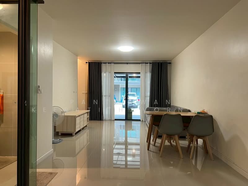 Town Avenue Merge Rattanatibet : ทาวน์ อเวนิว เมิร์จ รัตนาธิเบศร์, นนทบุรี, ถนน รัตนาธิเบศร์, บางรักใหญ่, บางบัวทอง, นนทบุรี, 170 ตร.ม., ทาวน์เฮ้าส์ ขาย, โดย Panthawan Keeratithavornanan, 500348239 - DDproperty.com