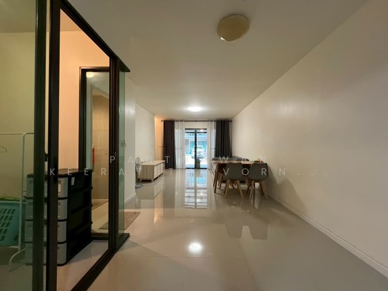 Town Avenue Merge Rattanatibet : ทาวน์ อเวนิว เมิร์จ รัตนาธิเบศร์, นนทบุรี, ถนน รัตนาธิเบศร์, บางรักใหญ่, บางบัวทอง, นนทบุรี, 170 ตร.ม., ทาวน์เฮ้าส์ ให้เช่า, โดย Panthawan Keeratithavornanan, 500348250 - DDproperty.com