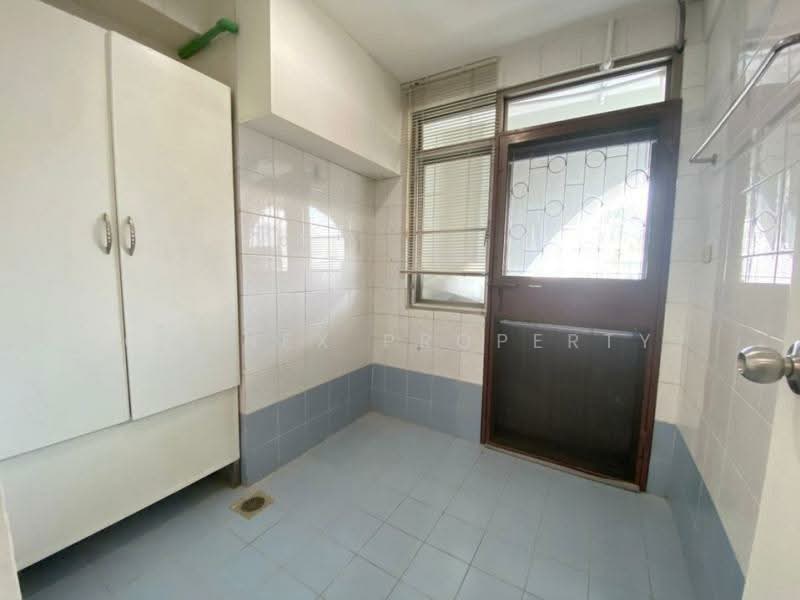 Royal Castle Sukhumvit, Bangkok, 30 Soi Sukhumvit 39, Khlongtoei Nua, Watthana, Bangkok, 3 Bedrooms, 140 sqm, Condo For Sale, by Connex Property, 500348314 - DDproperty.com