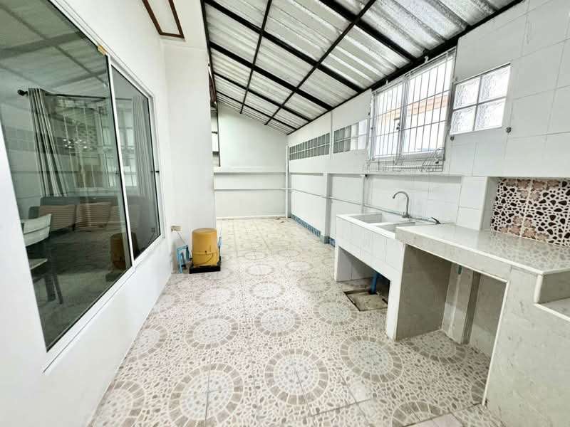 ให้เช่าบ้านแฝด ม.ธาดาทาวน์ อัสสัมชัญ ศรีราชา, Chon Buri (Pattaya), Surasak, Si Racha, Chon Buri (Pattaya), 3 Bedrooms, 120 sqm, Semi-Detached House (Twin House) For Rent, by Dusit Saengfa, 500348320 - DDproperty.com