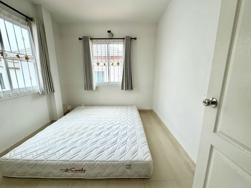 ให้เช่าบ้านแฝด ม.ธาดาทาวน์ อัสสัมชัญ ศรีราชา, Chon Buri (Pattaya), Surasak, Si Racha, Chon Buri (Pattaya), 3 Bedrooms, 120 sqm, Semi-Detached House (Twin House) For Rent, by Dusit Saengfa, 500348320 - DDproperty.com