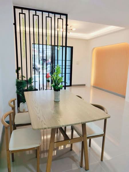 Baan Rin Thong Lamlukka, Pathum Thani, Khu Khot, Lam Luk Ka, Pathum Thani, 2 Bedrooms, 110 sqm, Townhouse For Sale, by Connex Property, 500348401 - DDproperty.com