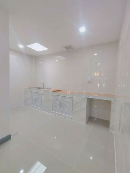 Baan Rin Thong Lamlukka, Pathum Thani, Khu Khot, Lam Luk Ka, Pathum Thani, 2 Bedrooms, 110 sqm, Townhouse For Sale, by Connex Property, 500348401 - DDproperty.com