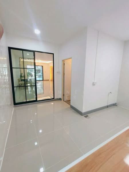 Baan Rin Thong Lamlukka, Pathum Thani, Khu Khot, Lam Luk Ka, Pathum Thani, 2 Bedrooms, 110 sqm, Townhouse For Sale, by Connex Property, 500348401 - DDproperty.com