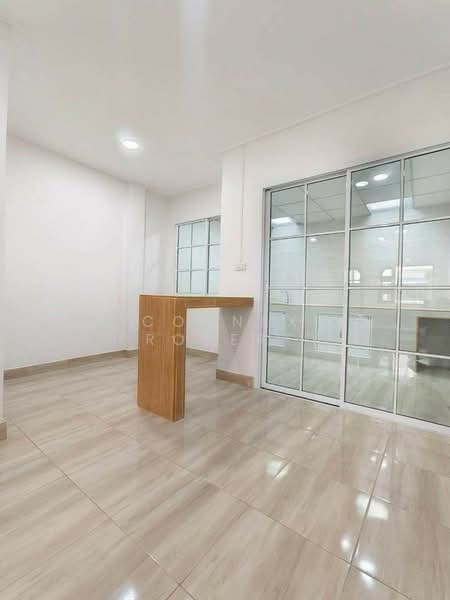Nanthana Garden Maneerin Lake and Park, Pathum Thani, สะพานนนทบุรี-บางบัวทอง, Bang Khu Wat, Muang Pathum Thani, Pathum Thani, 2 Bedrooms, 110 sqm, Townhouse For Sale, by Connex Property, 500348518 - DDproperty.com