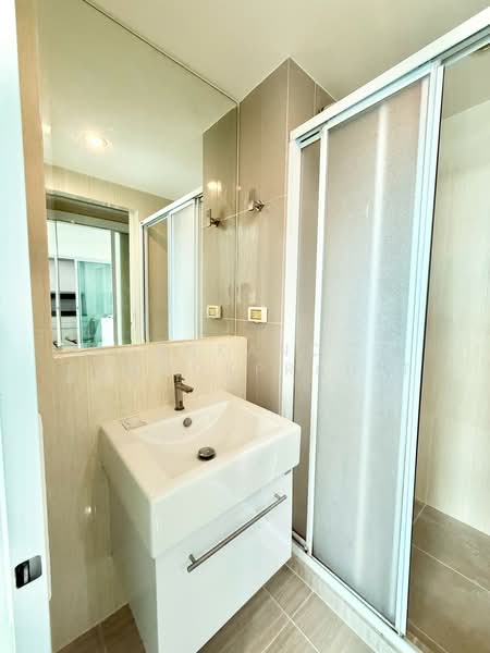 Life Ratchadapisek, Bangkok, 279 Ratchadapisaek Road, Huai Khwang, Bangkok, 2 Bedrooms, 46 sqm, Condo For Rent, by Kornkanock Kanockpradit, 500348533 - DDproperty.com