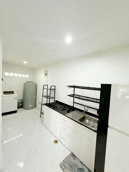 Pleno Sukhumvit-Bangna : ทาวน์โฮม พลีโน่ สุขุมวิท-บางนา, สมุทรปราการ, ถนนบัวนครินทร์, บางแก้ว, บางพลี, สมุทรปราการ, 106 ตร.ม., ทาวน์เฮ้าส์ ให้เช่า, โดย Airada Parasarn, 500348656 - DDproperty.com