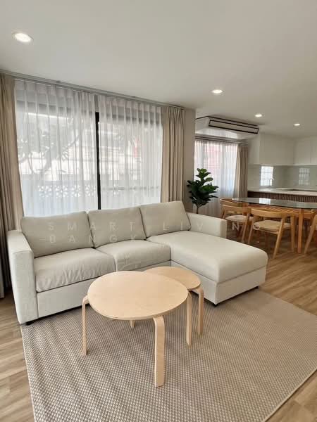 House Narathiwat Rajnakarin, Bangkok, Thung Maha Mek, Sathon, Bangkok, 4 Bedrooms, 252 sqm, Single Detached House For Rent, by Smart Living Bangkok Co.,Ltd., 500348876 - DDproperty.com