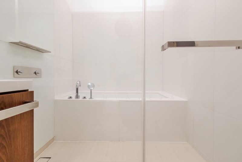 185 Rajadamri, Bangkok, 185 Rajadamri Road, Lumphini, Pathum Wan, Bangkok, 2 Bedrooms, 108 sqm, Condo For Rent, by Nuttapong Hiranyaveja, 500348913 - DDproperty.com