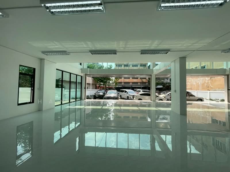 Office for Sale and Rent, Ladprao 101, 1,400 sq.m, 157 sq.wa., Bangkok, Khlong Chan, Bang Kapi, Bangkok, , 1,400 sqm, Office Space For Rent, by Tida phanthonglarptawee, 500348926 - DDproperty.com