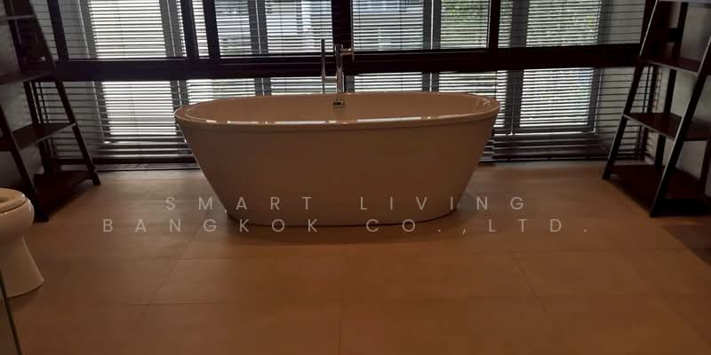 Townhouse Ekamai, Bangkok, Khlong Tan Nua, Watthana, Bangkok, 4 Bedrooms, 556 sqm, Townhouse For Rent, by Smart Living Bangkok Co.,Ltd., 500348978 - DDproperty.com
