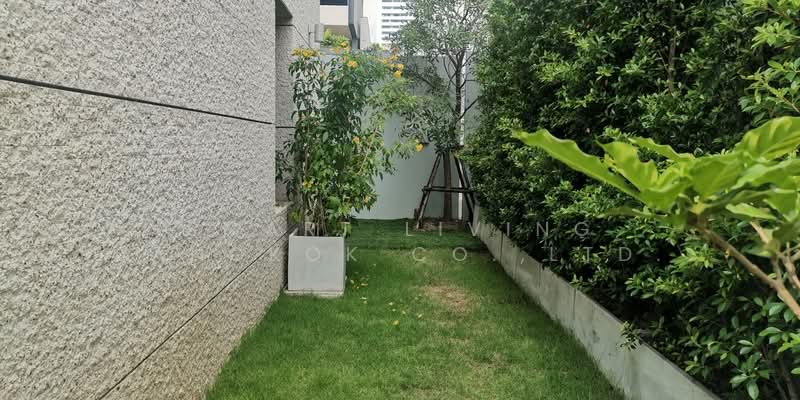Townhouse Ekamai, Bangkok, Khlong Tan Nua, Watthana, Bangkok, 4 Bedrooms, 556 sqm, Townhouse For Rent, by Smart Living Bangkok Co.,Ltd., 500348978 - DDproperty.com