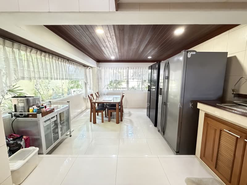 Kritsada Nakron Pinklao-Phuttamonthon Sai 2, Bangkok, Pinklao-Nakhon Chaisri, Bang Ra Mat, Taling Chan, Bangkok, 5 Bedrooms, 900 sqm, Single Detached House For Sale, by Supannee Pitak, 500349021 - DDproperty.com