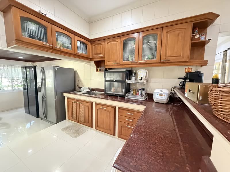 Kritsada Nakron Pinklao-Phuttamonthon Sai 2, Bangkok, Pinklao-Nakhon Chaisri, Bang Ra Mat, Taling Chan, Bangkok, 5 Bedrooms, 900 sqm, Single Detached House For Sale, by Supannee Pitak, 500349021 - DDproperty.com