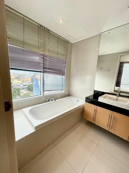 Fullerton Sukhumvit, Bangkok, Sukhumvit Road, Khlong Tan Nua, Watthana, Bangkok, 2 Bedrooms, 105 sqm, Condo For Rent, by Sannop Phongpraphan, 500349278 - DDproperty.com