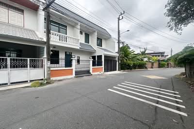 ขาย - ขายทาวน์เฮาส์ 2 ชั้น 24 ตร.ว. หลังริม ซอยนวมินทร์ 129 ถนนนวมินทร์ บ้านสวย พร้อมเข้าอยู่, กรุงเทพ