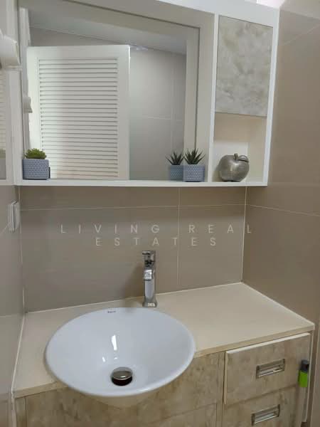 TC Green Rama 9, Bangkok, Rama 9 Road, Huai Khwang, Bangkok, 1 Bedroom, 42 sqm, Condo For Rent, by Living Real Estates, 500349359 - DDproperty.com