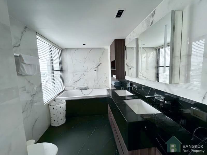 Icon I, Bangkok, Sukhumvit, Khlong Tan Nua, Watthana, Bangkok, 2 Bedrooms, 155 sqm, Condo For Sale, by Chakkrapong Ponyeam, 500349482 - DDproperty.com