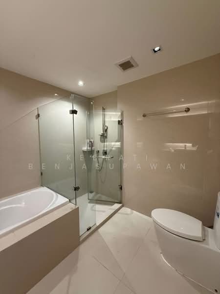 Vtara Sukhumvit 36, Bangkok, 118 Soi Saen Sabai, Phra Kanong, Khlong Toei, Bangkok, 2 Bedrooms, 65 sqm, Condo For Rent, by Keerati Benjasupawan, 500349631 - DDproperty.com
