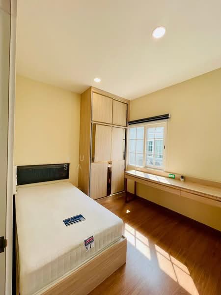 Golden Town 3 Bangna-Suanluang : โกลเด้น ทาวน์ 3 บางนา-สวนหลวง, กรุงเทพ, ถนนกาญจนาภิเษก, ประเวศ, กรุงเทพ, 120 ตร.ม., ทาวน์เฮ้าส์ ให้เช่า, โดย Sunitra Sachdev, 500349798 - DDproperty.com