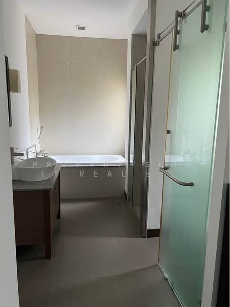 Baan Rom Yen Ekkamai 2, Bangkok, 9 Ekkamai 2 Alley, Lane 1, Phra Kanong Nua, Watthana, Bangkok, 2 Bedrooms, 210 sqm, Condo For Rent, by PROPERTYSIGHTS REAL ESTATE, 500349851 - DDproperty.com