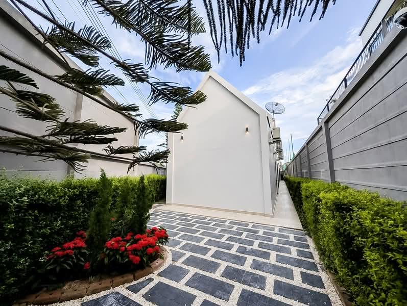 Luxury Pool Villa for Sale Thung Klom East Pattaya, Chon Buri (Pattaya), Bang Lamung, Bang Lamung (Pattaya), Chon Buri (Pattaya), 4 Bedrooms, 400 sqm, Villa For Sale, by PLC Real Estate, 500349863 - DDproperty.com