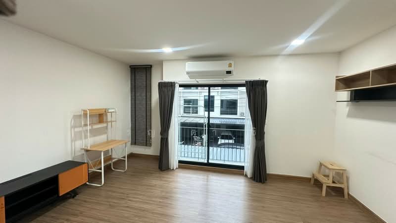 Patio Srinakarin-Rama 9, Bangkok, Krungthep Kreetha Road, Hua Mak, Bang Kapi, Bangkok, 3 Bedrooms, 160 sqm, Townhouse For Rent, by ปรินทร์ญาดา ชิณโชติ, 500350231 - DDproperty.com