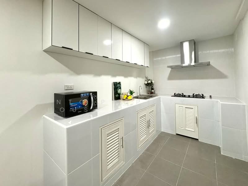 NG432 ให้เช่า Townhouse 3 ชั้น แต่งสวย พร้อมอยู่ รัชดานิเวศน์ ห้วยขวาง เหมาะสำหรับครอบครัว หรือ ชาว, Bangkok, รัชดานิเวศน์, Huai Khwang, Bangkok, 4 Bedrooms, 400 sqm, Townhouse For Rent, by NTG Property House Co.,Ltd., 500350235 - DDproperty.com