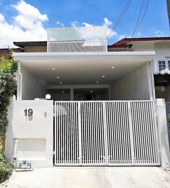 3-BR House, Bangkok, Lat Phrao, Bangkok, 3 Bedrooms, 204 sqm, Single Detached House For Sale, by Patraporn Kansri, 500350308 - DDproperty.com