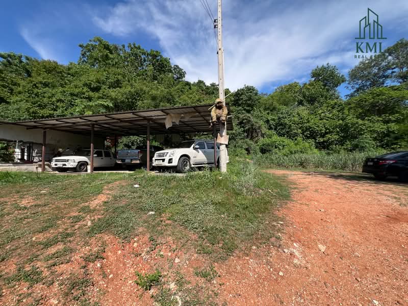 Beautiful plot of land for sale, ideal for investment in building apartments, condominiums, and dorm, Chon Buri (Pattaya), Surasak, Si Racha, Chon Buri (Pattaya), , 1,888 sqm, Land For Sale, by ดวงใจ ขะมาลา, 500350382 - DDproperty.com