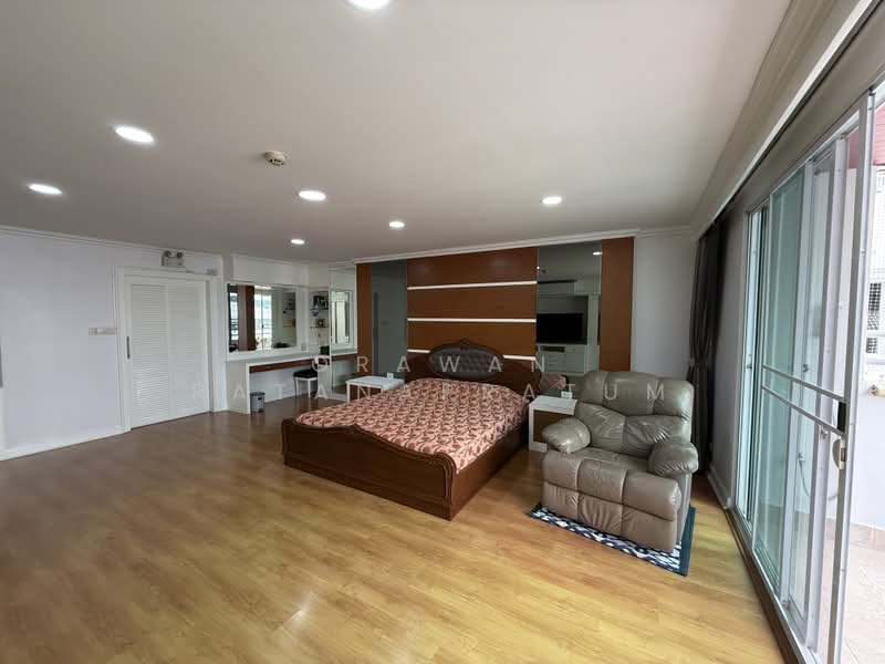 Wattana Heights, Bangkok, Sukhumvit Road, Khlongtoei Nua, Watthana, Bangkok, 3 Bedrooms, 335 sqm, Condo For Sale, by Orawan Ratanapratum, 500350457 - DDproperty.com