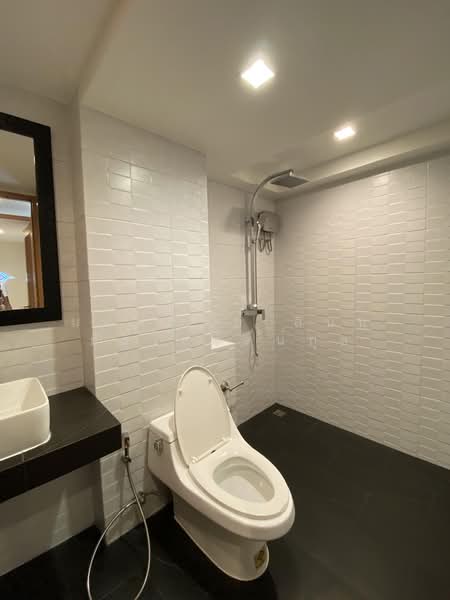 ทาวน์โฮม เอกมัย, Bangkok, เอกมัย, Phra Kanong Nua, Watthana, Bangkok, 4 Bedrooms, 230 sqm, Townhouse For Rent, by Montip Assoratgoon, 500350468 - DDproperty.com