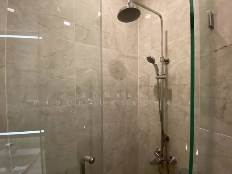 Noble Around Sukhumvit 33, Bangkok, 17 Soi Sukhumvit 33, Khlong Tan Nua, Watthana, Bangkok, 2 Bedrooms, 55 sqm, Condo For Rent, by Somrad Phoopruksachart, 500350551 - DDproperty.com