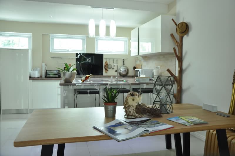 ทาวน์โฮม เอกมัย, Bangkok, Phra Kanong Nua, Watthana, Bangkok, 3 Bedrooms, 200 sqm, Townhouse For Sale, by Montip Assoratgoon, 500350628 - DDproperty.com