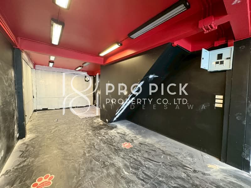 Shophouse For Rent near BTS Thonglo Sukhumvit 55 Fitted for restaurant bar clinic, Bangkok, สุขุมวิท, Khlong Tan Nua, Watthana, Bangkok, , 260 sqm, Shophouse For Rent, by Konrarat Deesawat, 500350636 - DDproperty.com