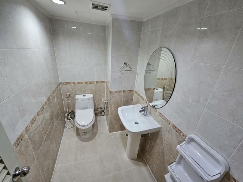 D.H.Grand Tower, Bangkok, Soi Prommit, Khlong Tan Nua, Watthana, Bangkok, 3 Bedrooms, 260 sqm, Condo For Rent, by BANGKOK PROPERTY AGENTS, 500350935 - DDproperty.com