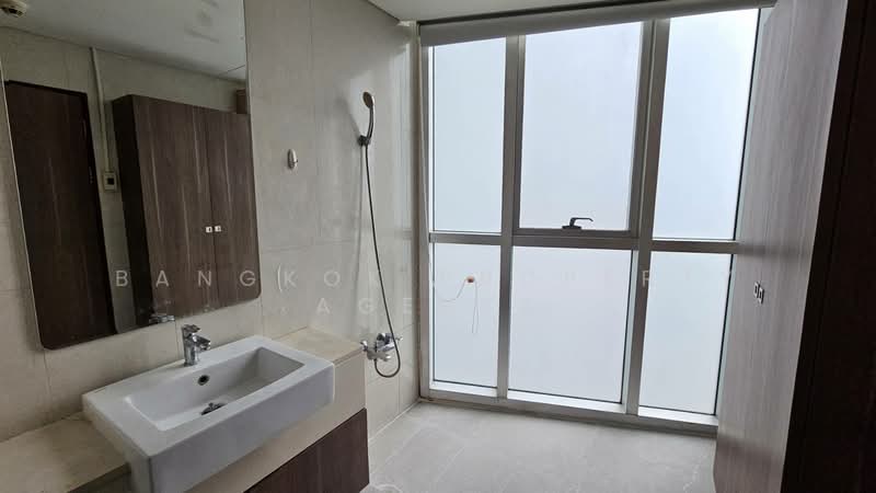 Le Luk Condominium, Bangkok, 1599 291 Sukhumvit Rd, Phra Kanong Nua, Watthana, Bangkok, 2 Bedrooms, 82 sqm, Condo For Rent, by BANGKOK PROPERTY AGENTS, 500350974 - DDproperty.com