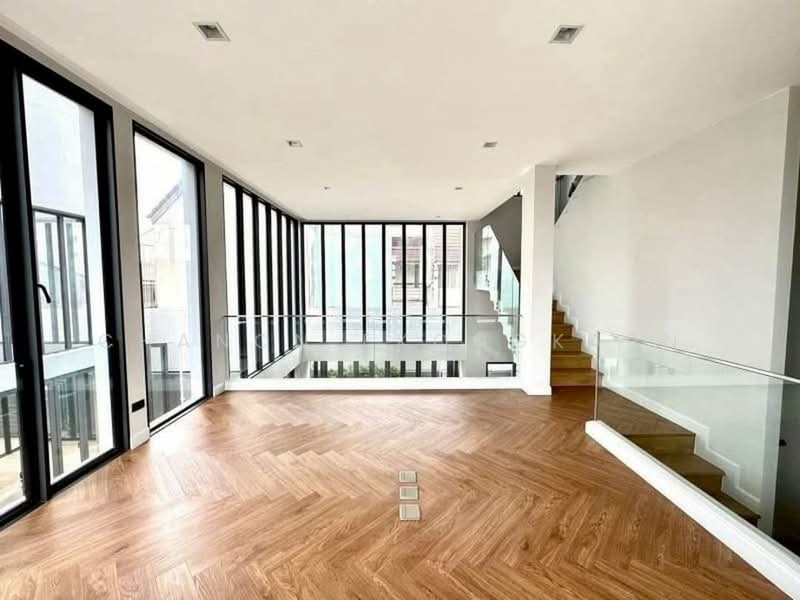 undefined, Bangkok, Praborommaharatchawang, Phra Nakhon, Bangkok, 3 Bedrooms, 250 sqm, Single Detached House For Sale, by Chanon Ekongkarn, 500351047 - DDproperty.com