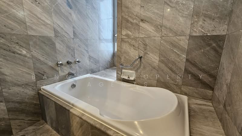 Krungthep Thani Tower, Bangkok, 56 Soi Sukhumvit 24, Khong Tan, Khlong Toei, Bangkok, 3 Bedrooms, 230 sqm, Condo For Rent, by BANGKOK PROPERTY AGENTS, 500351182 - DDproperty.com