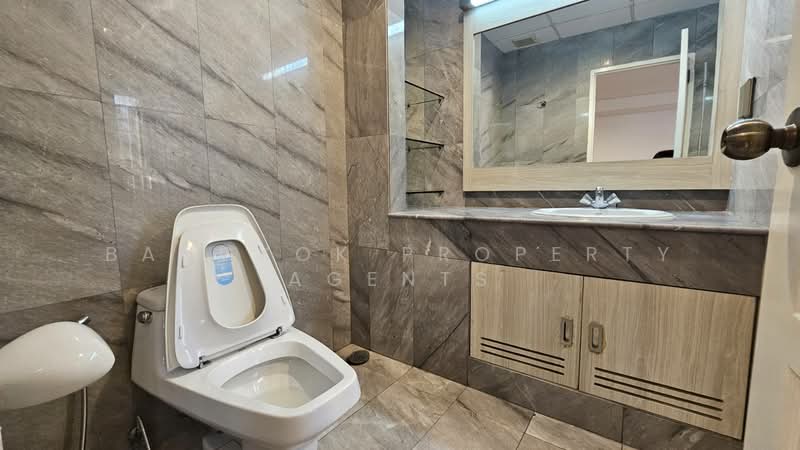 Krungthep Thani Tower, Bangkok, 56 Soi Sukhumvit 24, Khong Tan, Khlong Toei, Bangkok, 3 Bedrooms, 230 sqm, Condo For Rent, by BANGKOK PROPERTY AGENTS, 500351182 - DDproperty.com