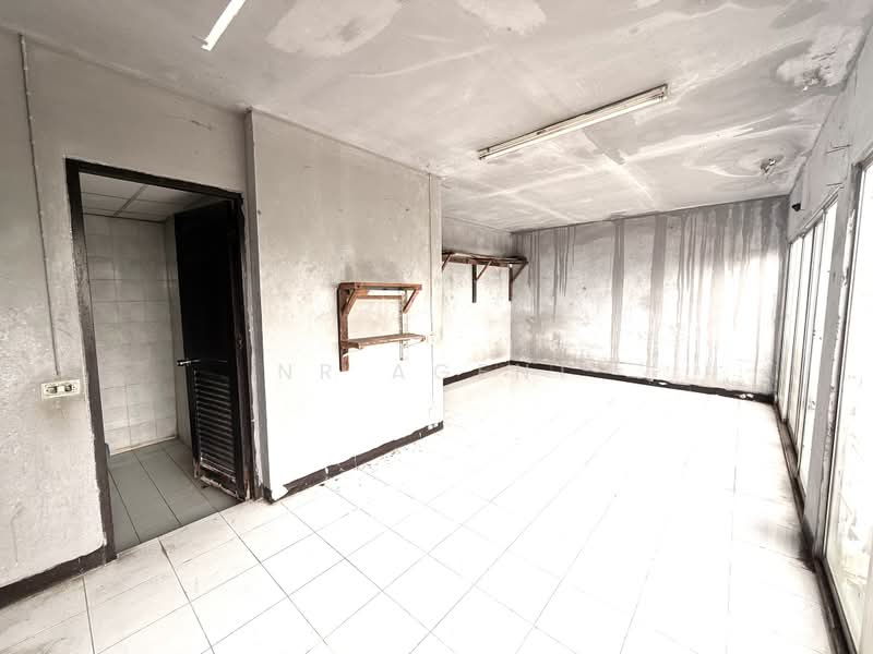 ทาวน์เฮาส์ ซอยรัชดาภิเษก 32, Bangkok, Chan Kasem, Chatuchak, Bangkok, 7 Bedrooms, 250 sqm, Townhouse For Sale, by NR AGENT, 500351316 - DDproperty.com