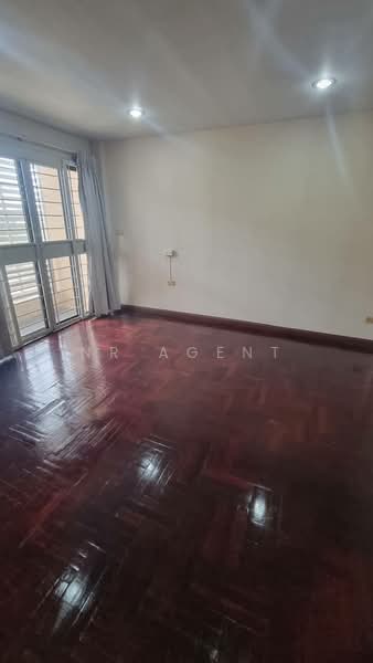 Waratorn Ville, Bangkok, Soi Rerktrilak, Suan Luang, Bangkok, 5 Bedrooms, 300 sqm, Townhouse For Rent, by NR AGENT, 500351380 - DDproperty.com