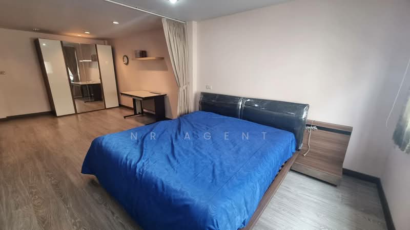Waratorn Ville, Bangkok, Soi Rerktrilak, Suan Luang, Bangkok, 5 Bedrooms, 300 sqm, Townhouse For Rent, by NR AGENT, 500351380 - DDproperty.com