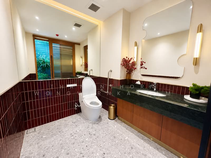 Via 34, Bangkok, 15 Soi Sukhumvit 34, Khong Tan, Khlong Toei, Bangkok, 2 Bedrooms, 94 sqm, Condo For Rent, by Thananthorn Wongvarnkaseam, 500351433 - DDproperty.com