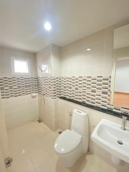 The Exclusive Pattanakarn 44, Bangkok, Soi Phatthanakan 44, Phatthanakan Road, Suan Luang, Bangkok, 3 Bedrooms, 250 sqm, Townhouse For Rent, by ไพลิน เลิศวัฒนมงคล, 500351442 - DDproperty.com